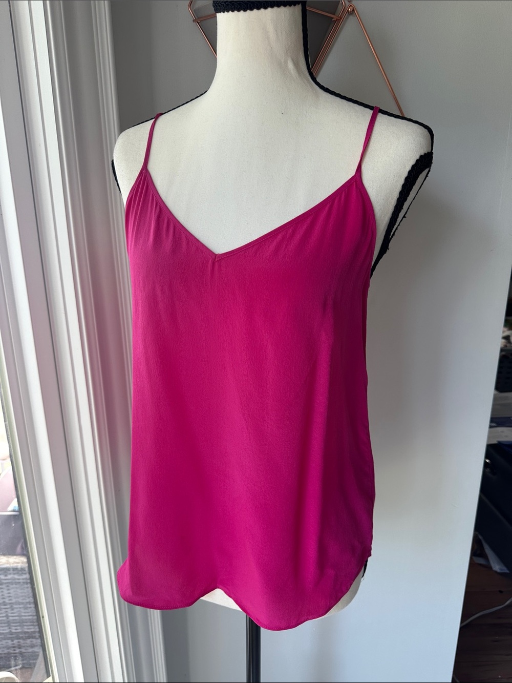 BABATON ARITZIA 100% SILK Fuchsia Hot Pink V-Neck Tank Top Cami Camisole Size XS